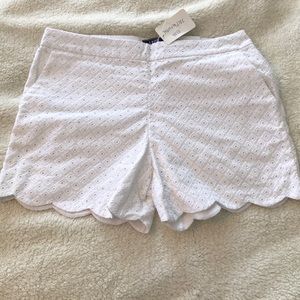 NWT White Scalloped Edge Izod Shorts